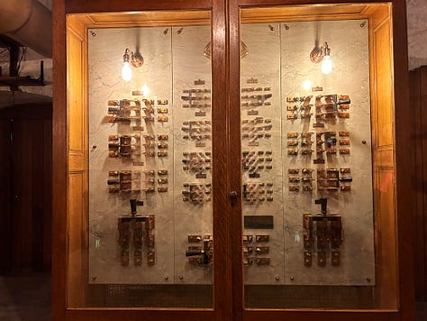 brick, pipes, tour, panels, wine