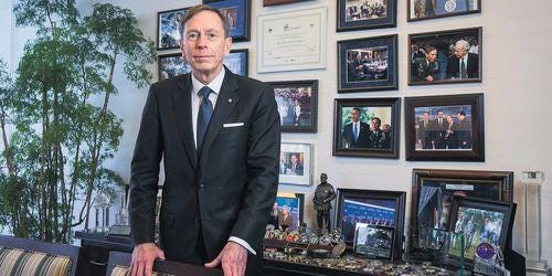 David Petraeus, président du KKR Global Institute, dans son bureau de Manhattan.