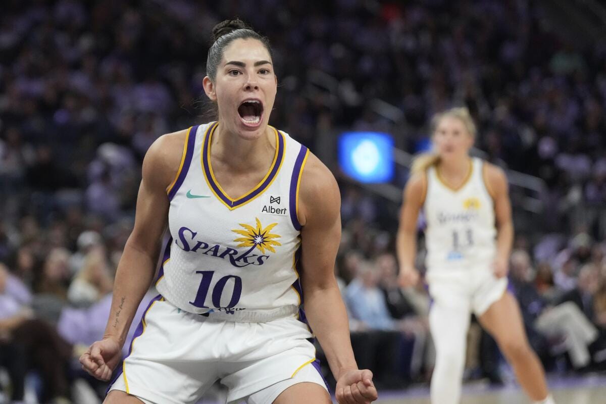Kelsey Plum breaks a WNBA points record in her Sparks debut - Los Angeles  Times