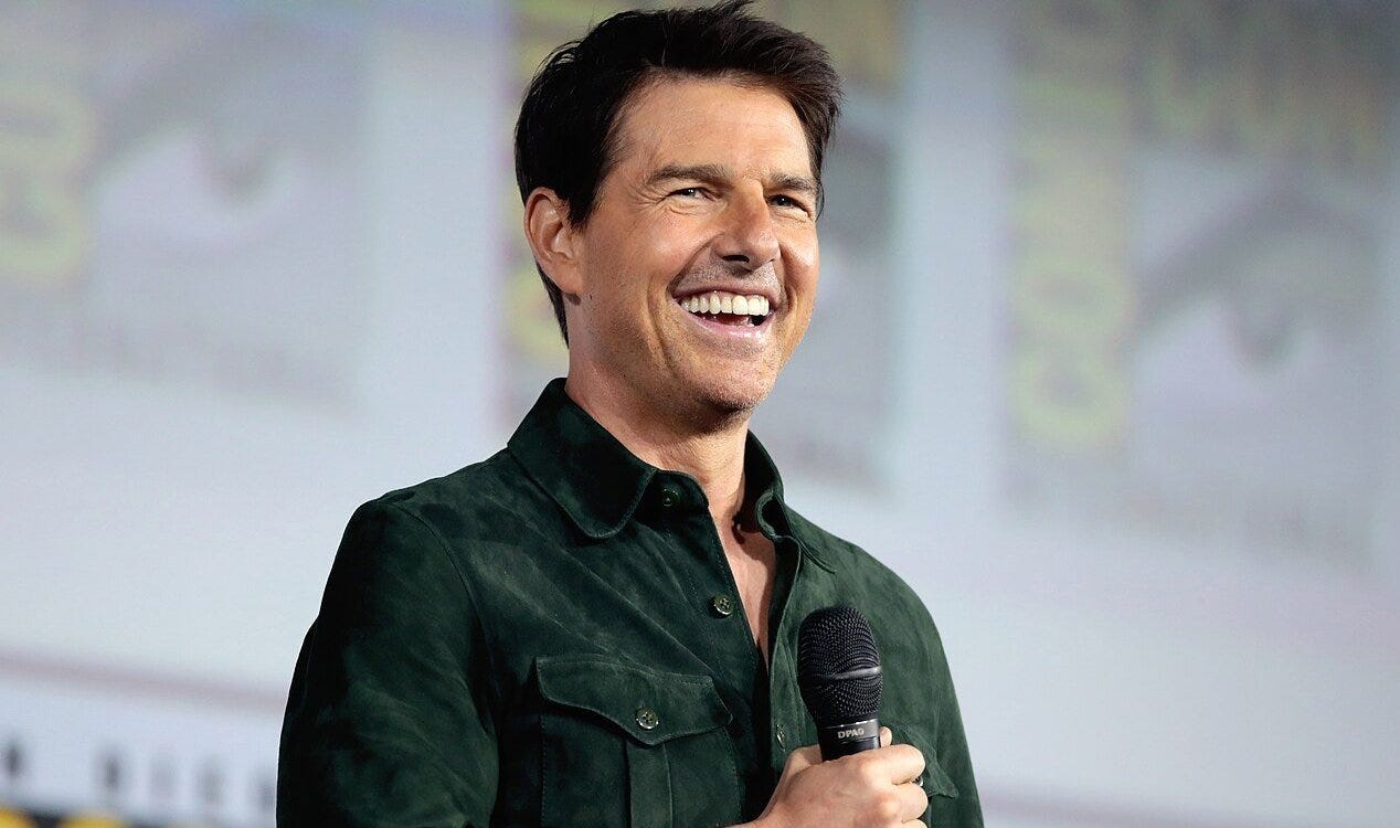 A obsessão de Tom Cruise por alienígenas alimenta a tentativa de filmar um filme no espaço. A obsessão de Tom Cruise por alienígenas alimenta a tentativa de filmar um filme no espaço.