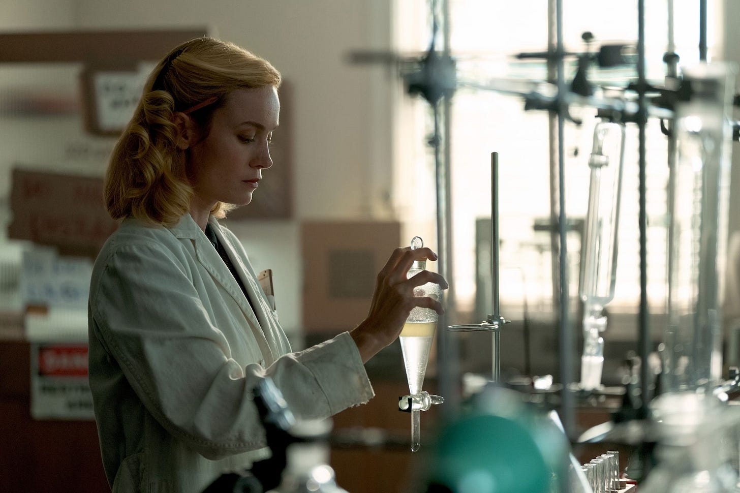 Lessons in Chemistry Ending Explained: Why Elizabeth Doesn't Return to the  Lab