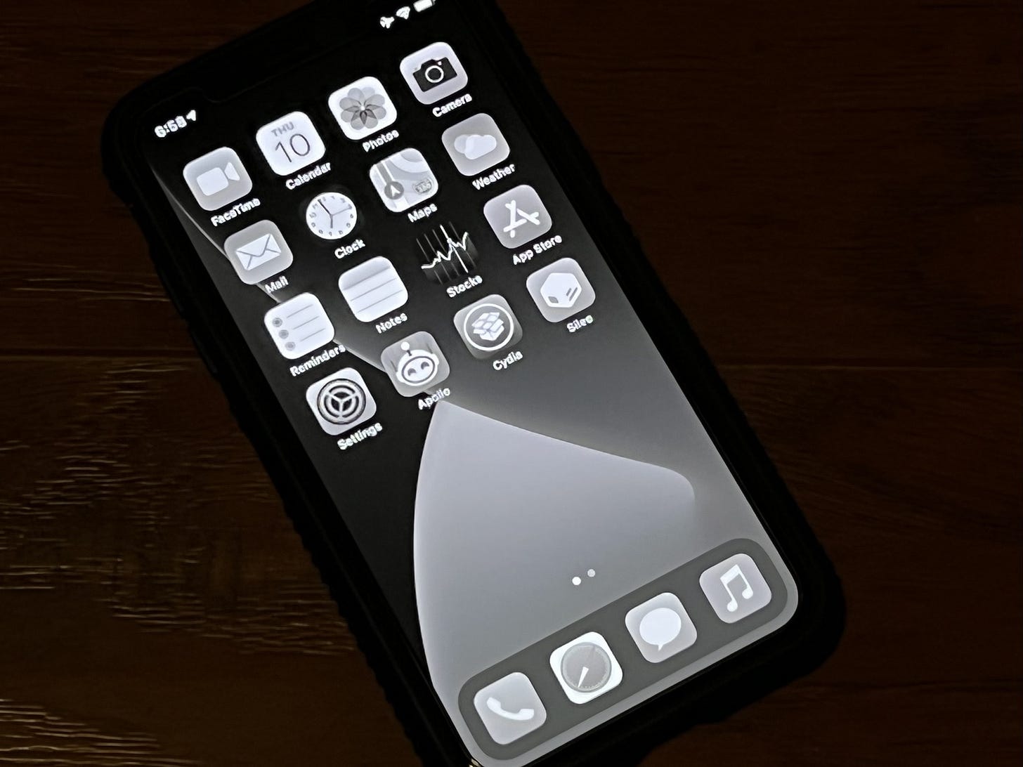 SleepAid turns on your iPhone's grayscale display mode until your morning  alarm goes off