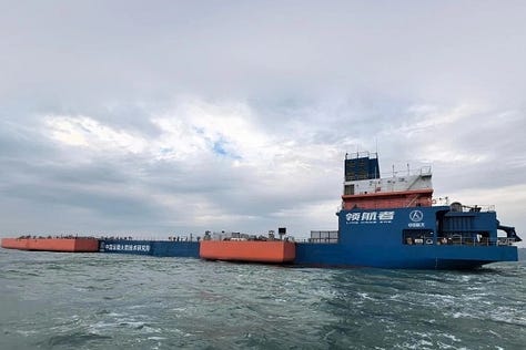 'Linghangzhe' during its delivery ceremony and sailing under its own power.
