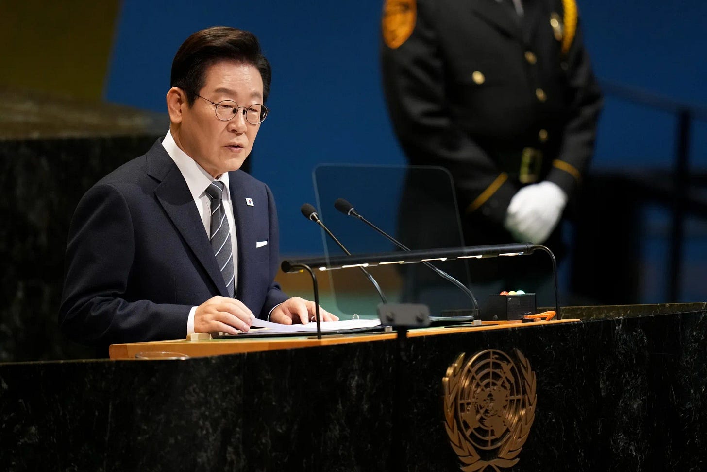 South Korea's Lee Calls for 'New Era' with Northern Neighbor - Bloomberg