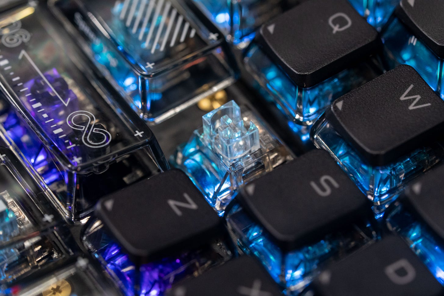 Asus ROG Azoth Extreme Edition 20 gaming keyboard review Asus ROG Azoth Extreme Edition 20 gaming keyboard review