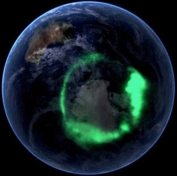 File:Aurora australis 20050911.jpg