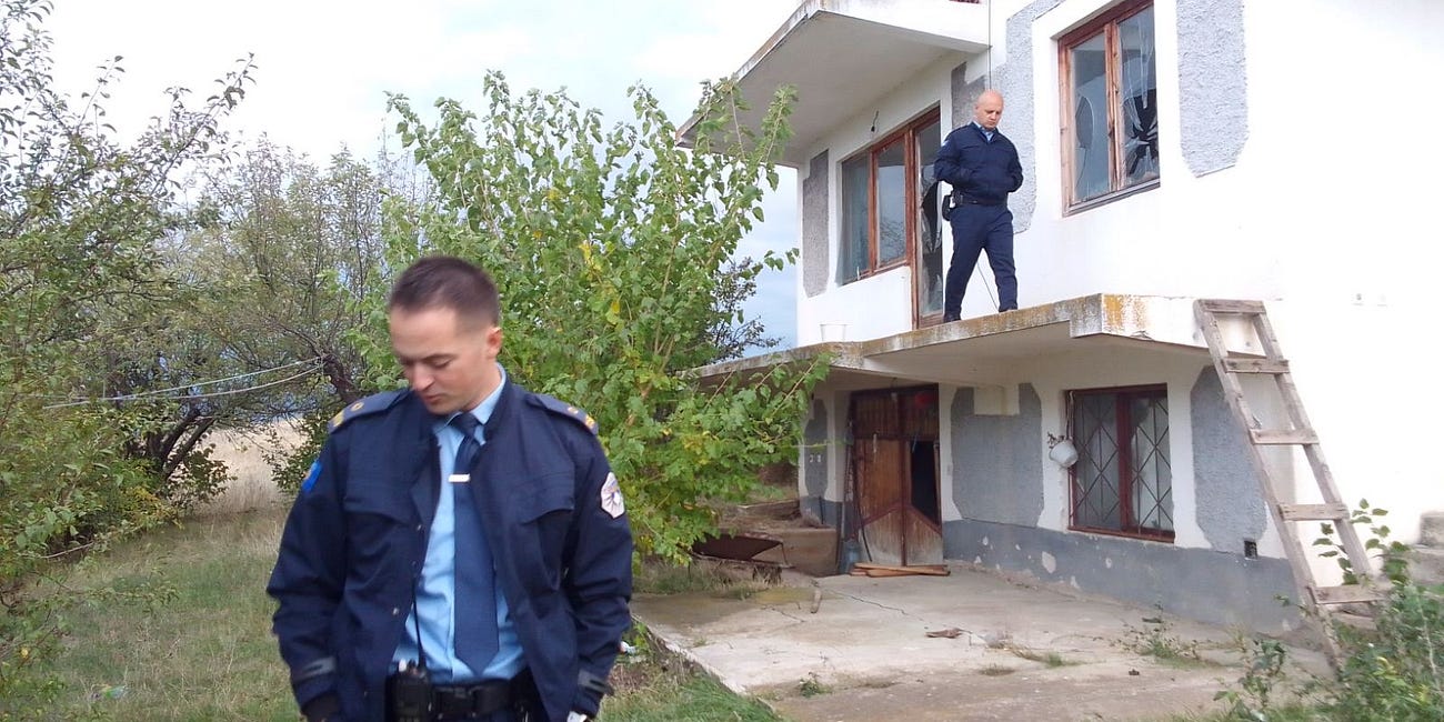 Gazetari Vudi Xhymshiti dënon vandalizimin e shtëpisë familjare në Kosovë