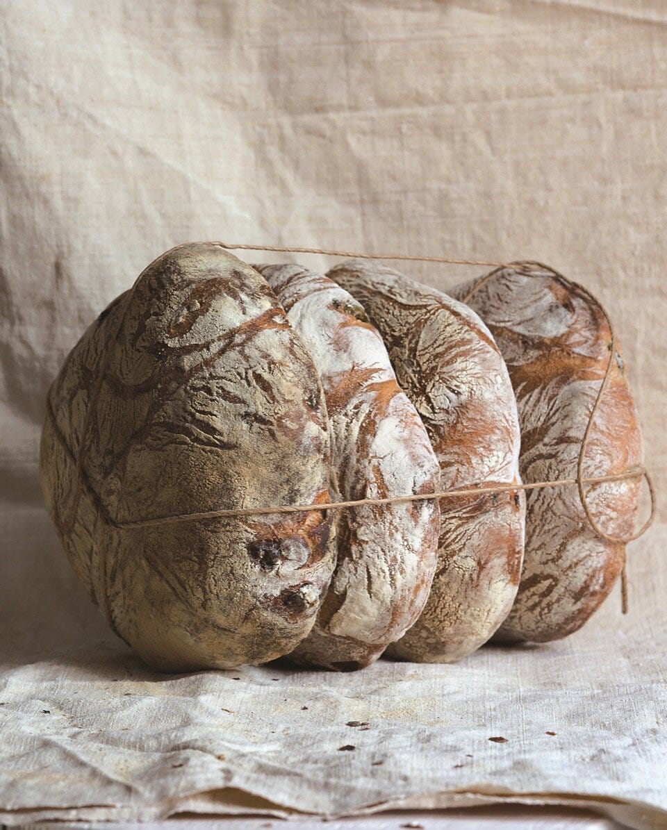 Pane con Peperoncini, Olive, e Pomodoro