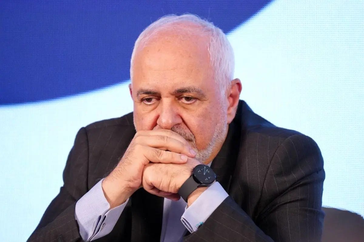 تصویری از حضور ظریف بر مزار شهید رییسی در روز اربعین + عکس تصویری از حضور ظریف بر مزار شهید رییسی در روز اربعین + عکس