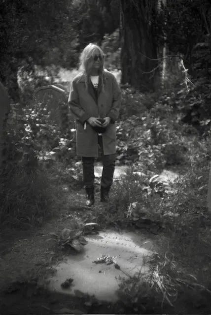 Patti Smith visits Ludwig Wittgenstein’s grave in Ascension Parish Burial Ground, Cambridge.