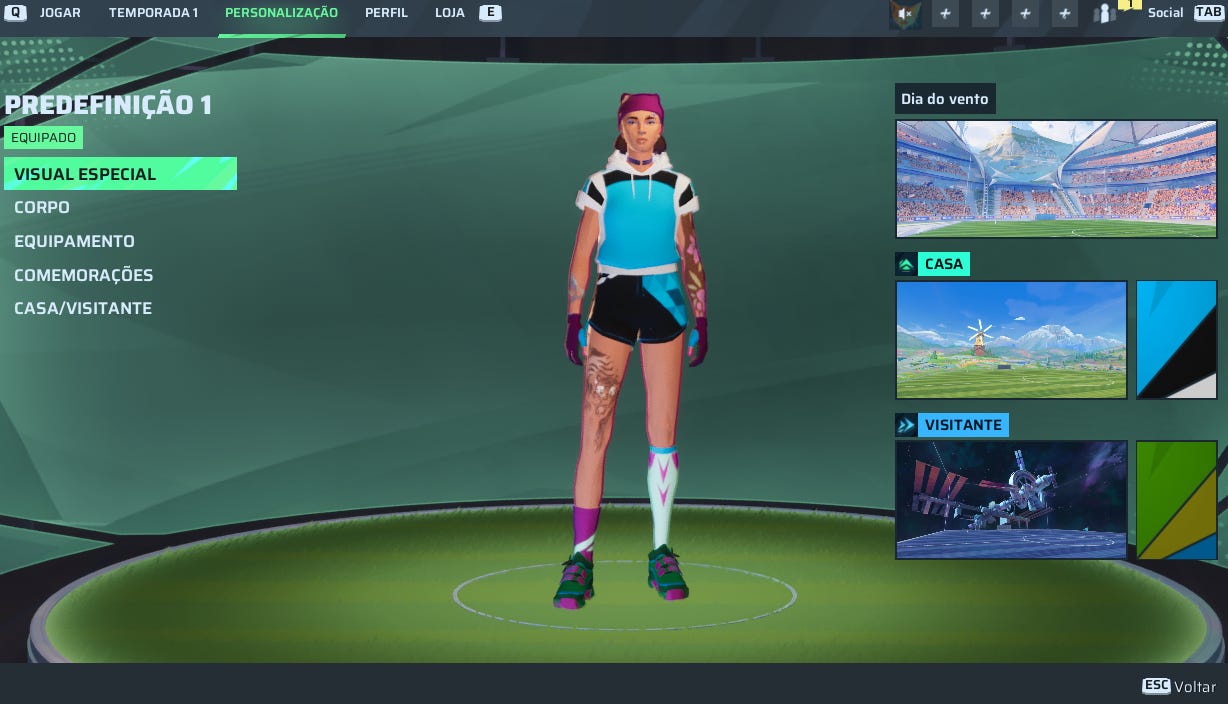 captura de tela da aba de personalização do jogo rematch. no centro está a jogadora que eu montei, usando um uniforme azul, preto e branco, com tatuagens pelo corpo, meias desiguais, cabelo preso em maria-chiquinha e um gorro com orelha de gatinho. talvez ela se pareça propositalmente comigo.