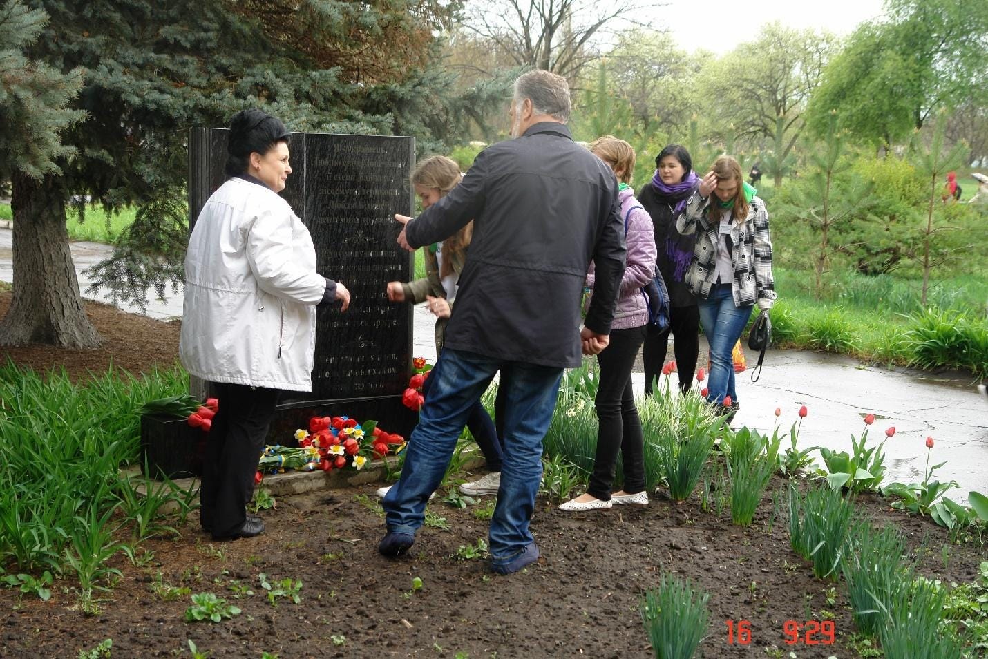 C:\Users\Елена Смирнова\Desktop\НОВОСТИ ДОНБАССА\Тихий Олекса памятник\5_стела 2015-Жебрівский_Шаповалов.JPG