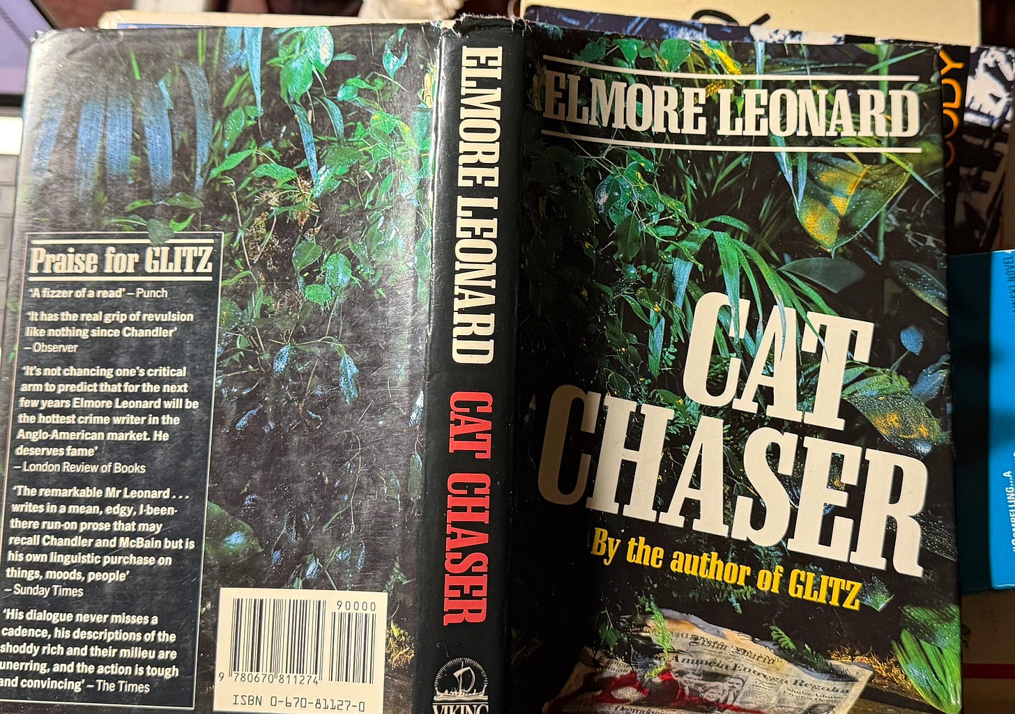 cover of Cat Chaser by Elmore Leonard