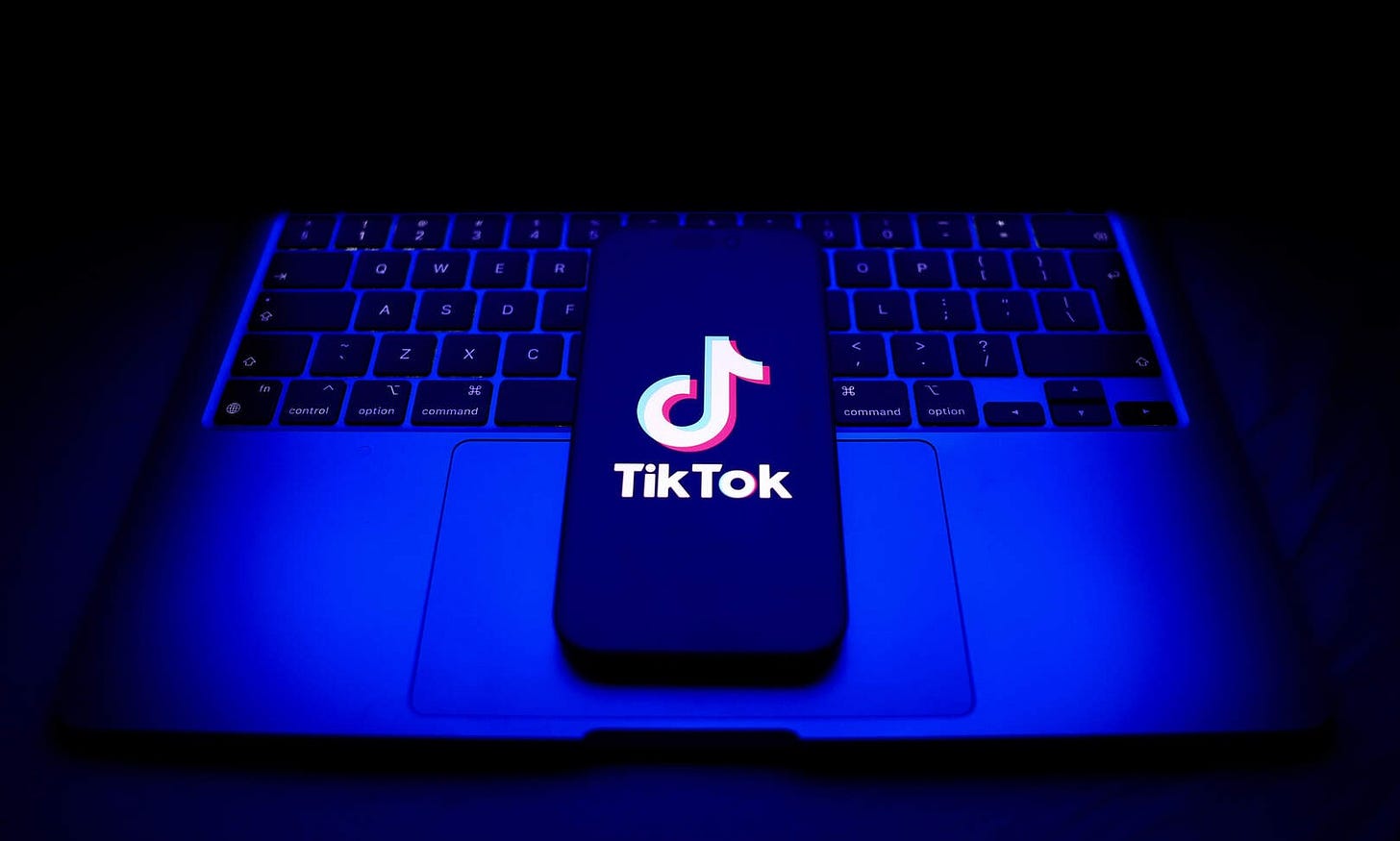 TikTok exploring feature to send money over direct messages | Irish  Independent