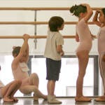 kids-comparing-height