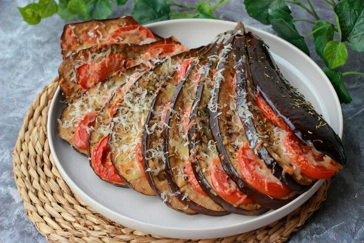 Berenjena rellena de tomate