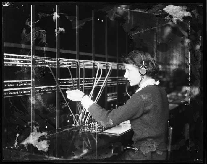 File:Telephone switchboard operators, ca 1922 (MOHAI 5108).jpg