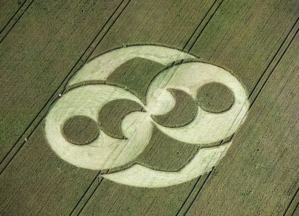 The rock has a similar pattern to this 2 August 1996 Crop Circle at Liddington Castle, Swindon, England. The rock has a similar pattern to this 2 August 1996 Crop Circle at Liddington Castle, Swindon, England.