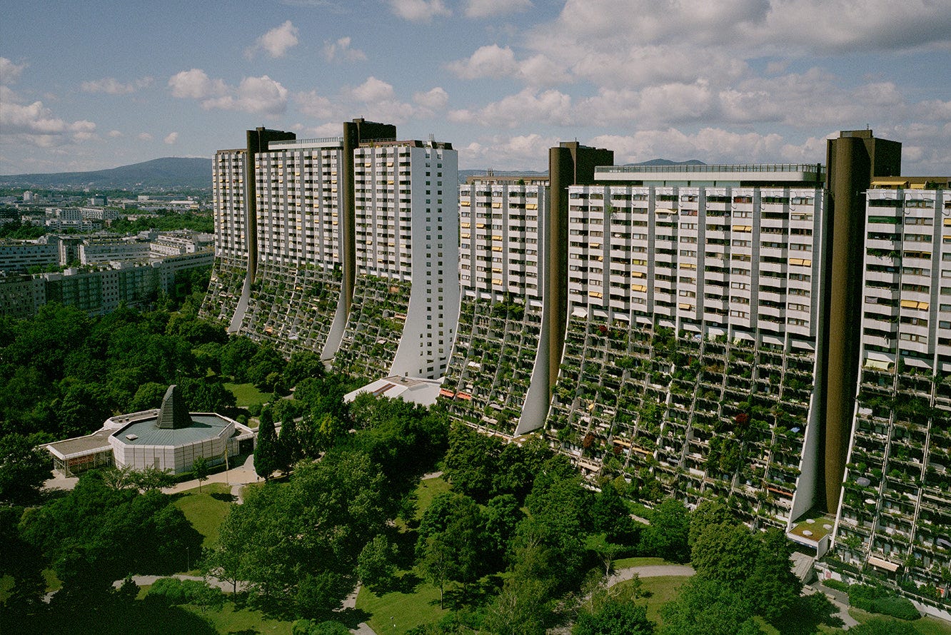 Exemplary Modernist housing: Alt Erlaa in Vienna – Blue Crow Media
