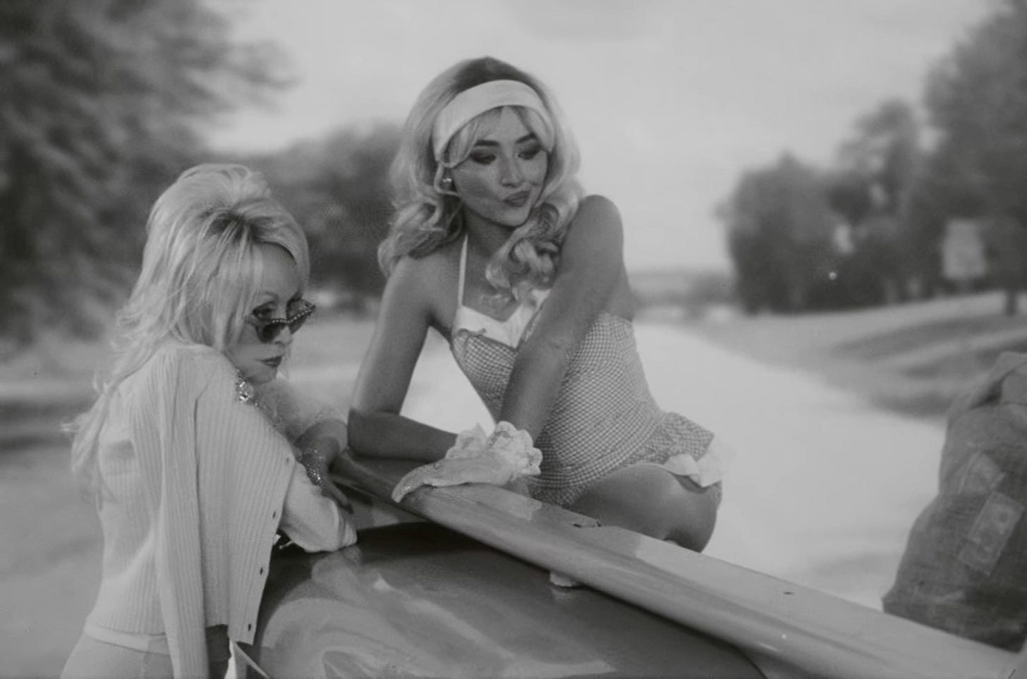 Sabrina Carpenter & Dolly Parton 'Please Please Please' Video: Watch