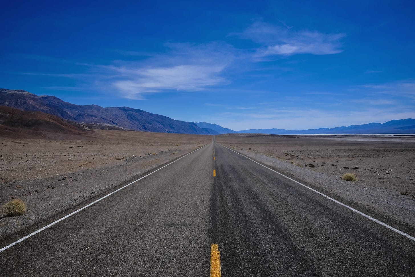 Une route qui s'étend vers l'horizon, USA