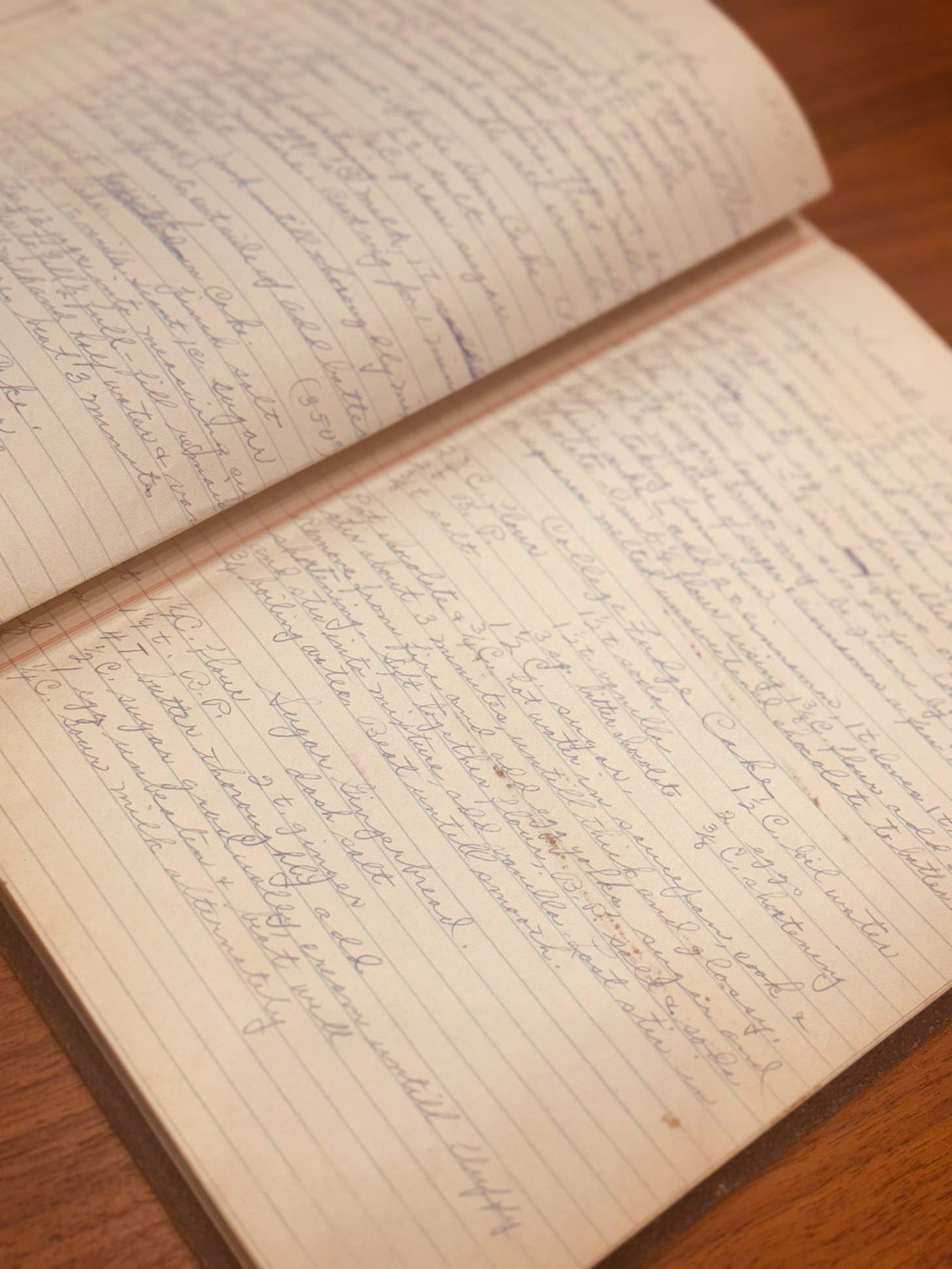 Helen's recipe book, many recipes, handwritten by her. Helen's recipe book, many recipes, handwritten by her.