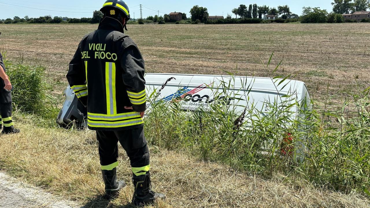 Fiscaglia, esce di strada con il furgone: trovato morto Fiscaglia, esce di strada con il furgone: trovato morto
