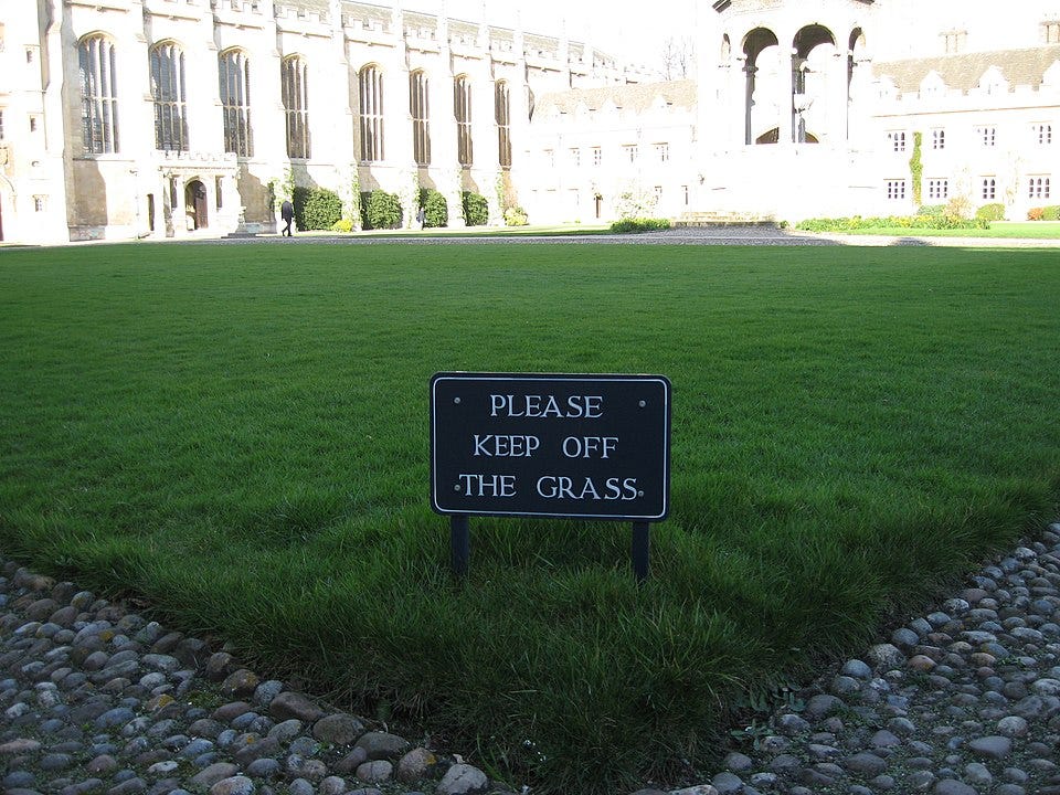 File:Please keep off the grass, Great Court, Trinity College, Cambridge.jpg