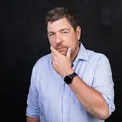 Planetáriumnyi ég alatt