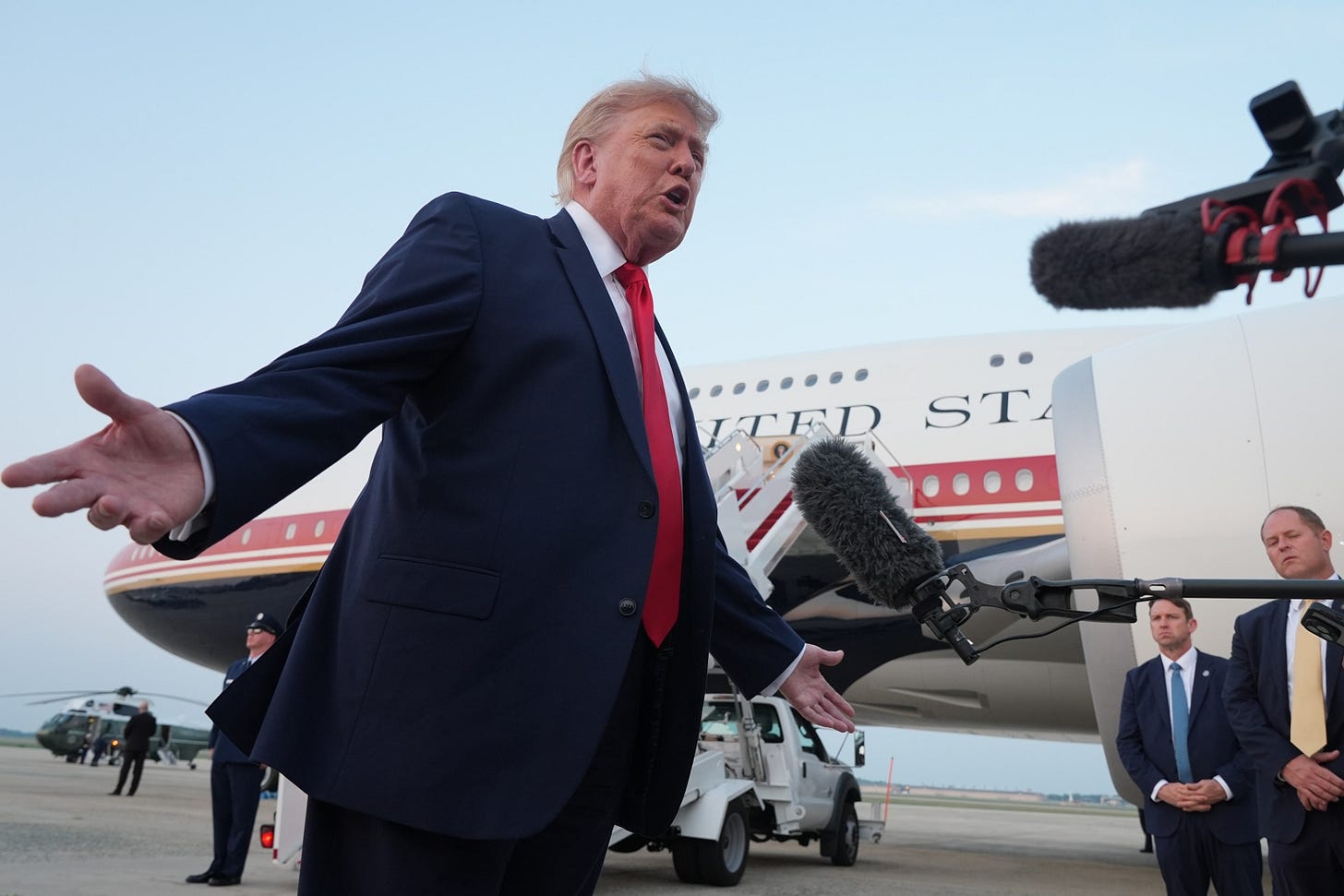 New Air Force One jet to be 'maxed out,' Trump says, after security  concerns raised - ABC News
