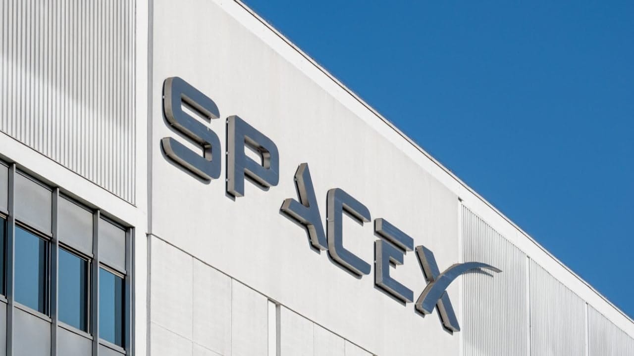 Cathie Wood's ARK Grabs 3.3M SpaceX Shares as Starlink Fuels Bull Case Cathie Wood's ARK Grabs 3.3M SpaceX Shares as Starlink Fuels Bull Case