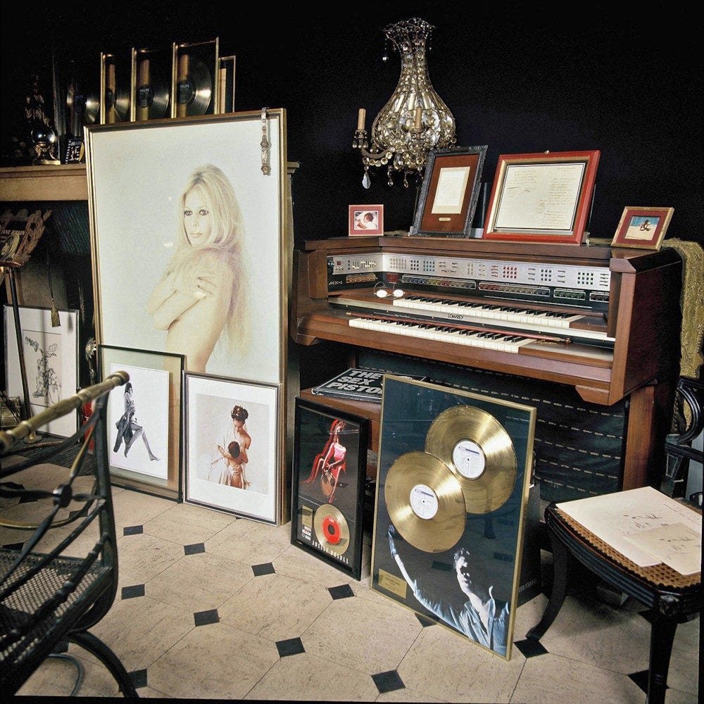 https://maisongainsbourg.imgix.net/2f43475e-af6d-4cdd-88e9-c981d5b4ccef/7_Salon_5BIS_Pierre_Terrasson.JPG?auto=compress%2Cformat&fit=min&fm=jpg&q=80&rect=0%2C0%2C4724%2C4724&w=1000