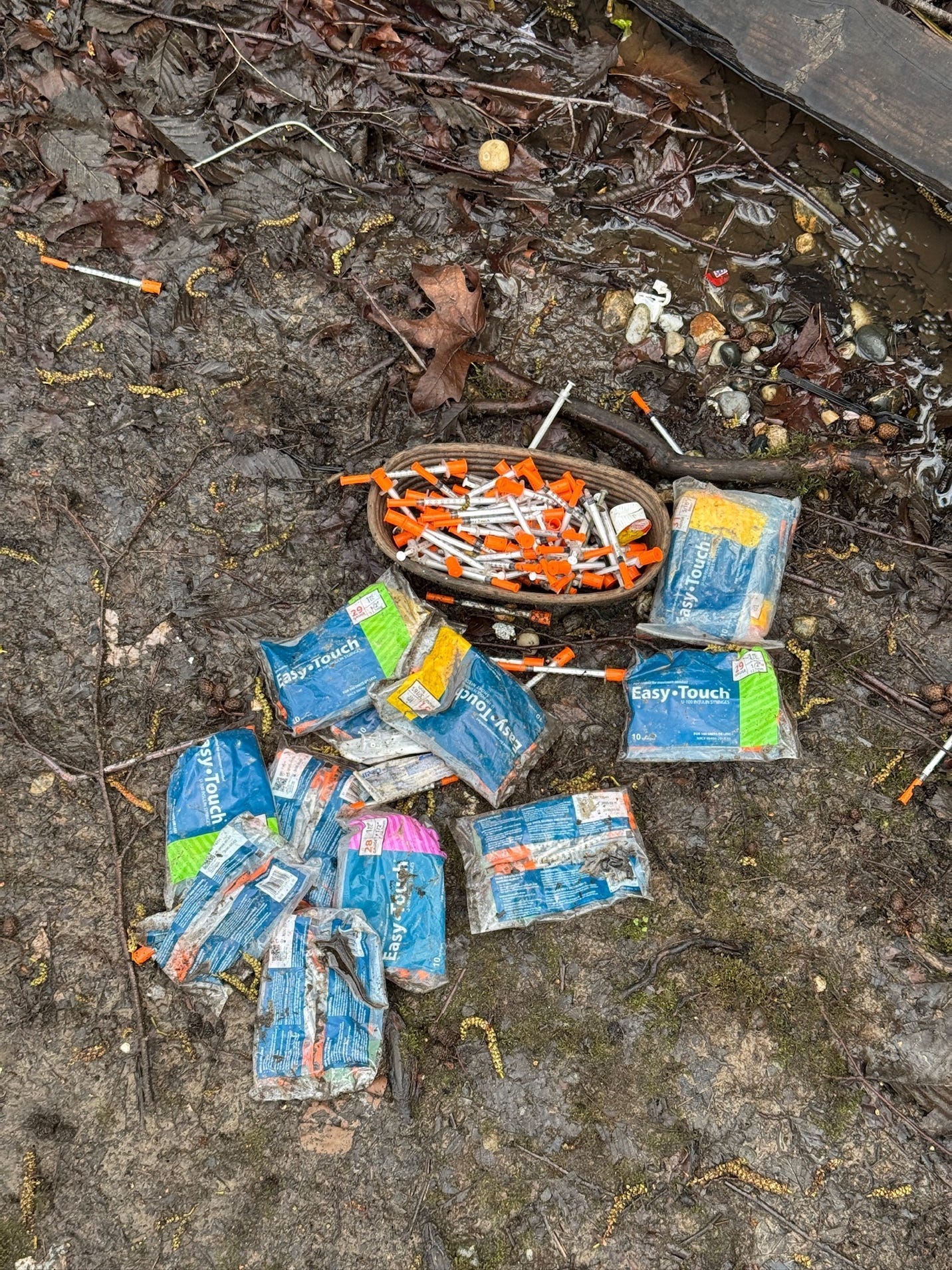 A basket of screws and a bucket of screws
Description automatically generated A basket of screws and a bucket of screws
Description automatically generated