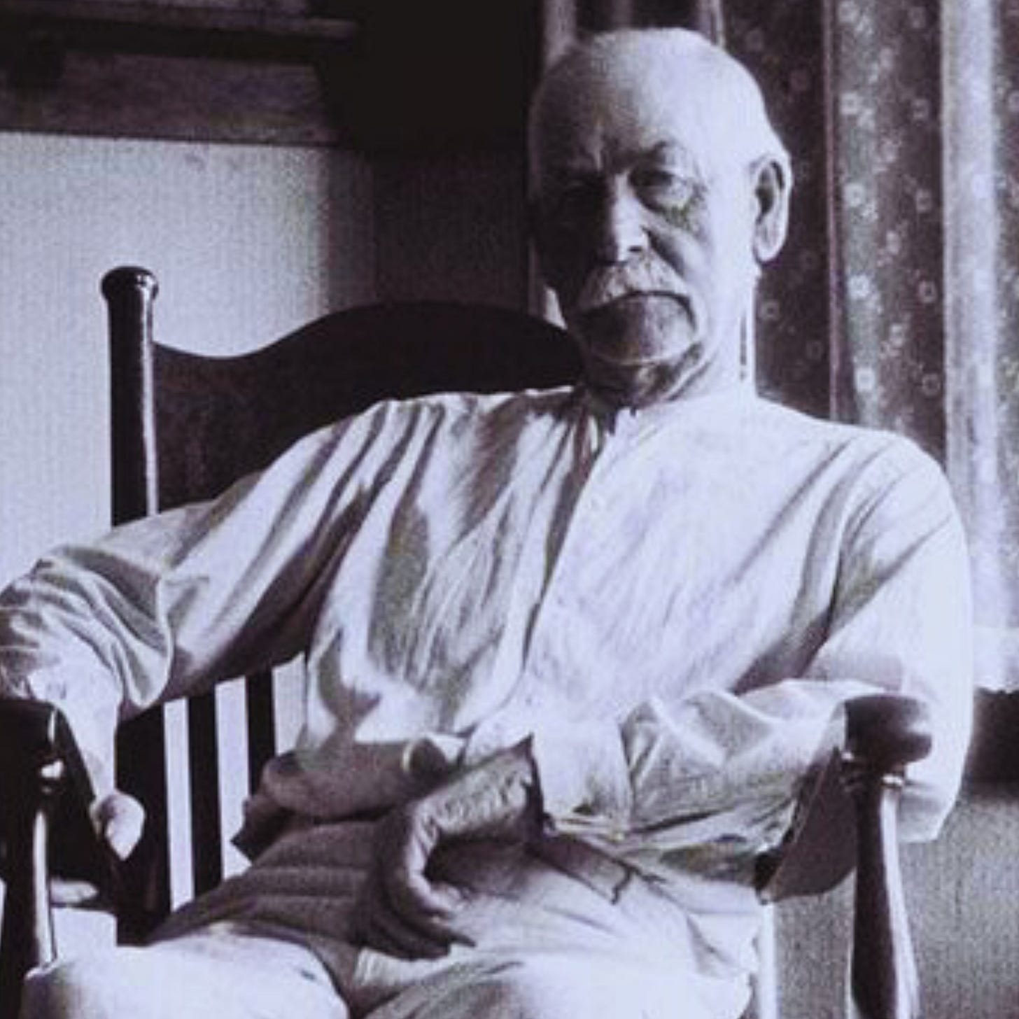 Photo of an older Wyatt Earp