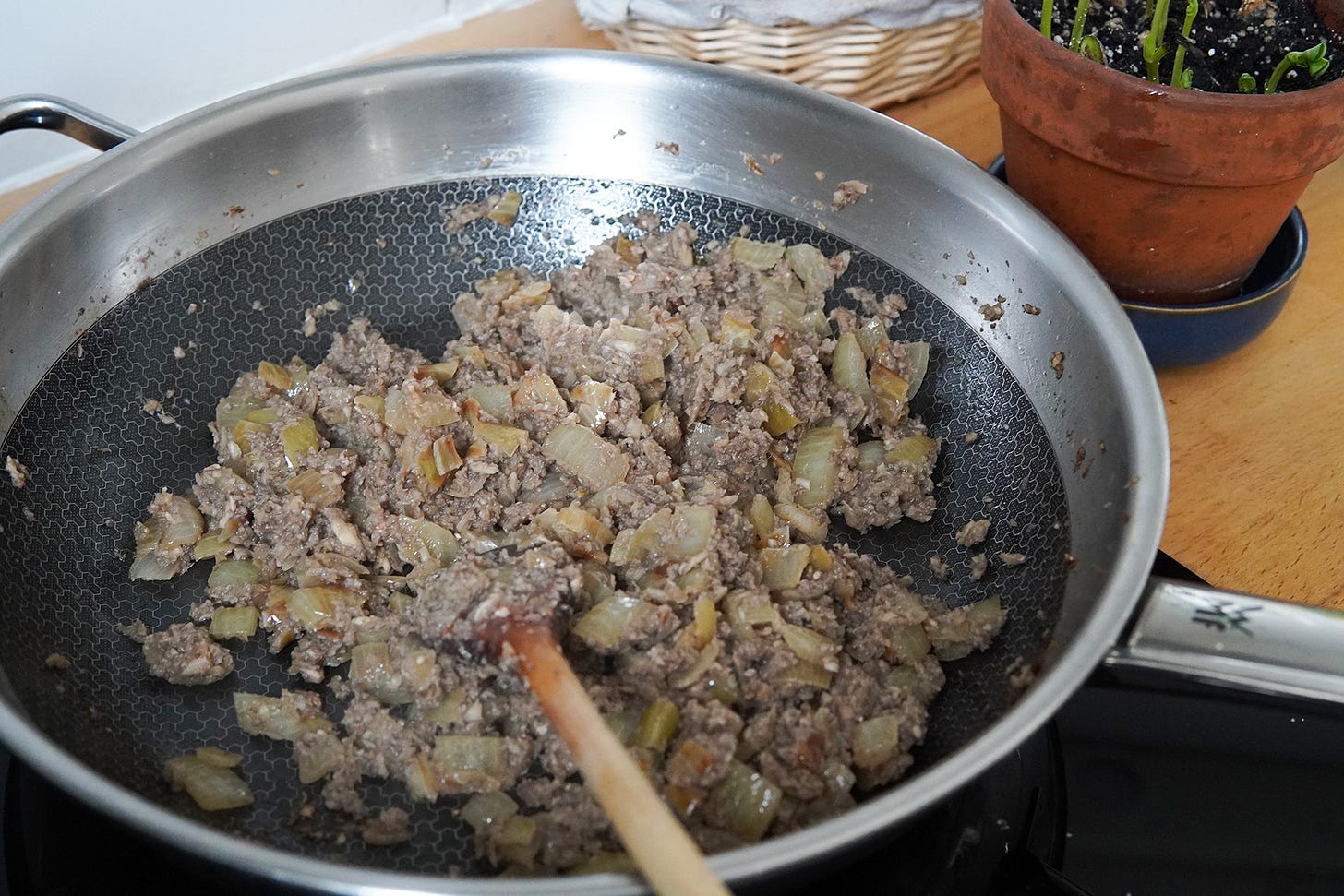 la farce cuite, elle ressemble beaucoup a de la viande hachée cuite