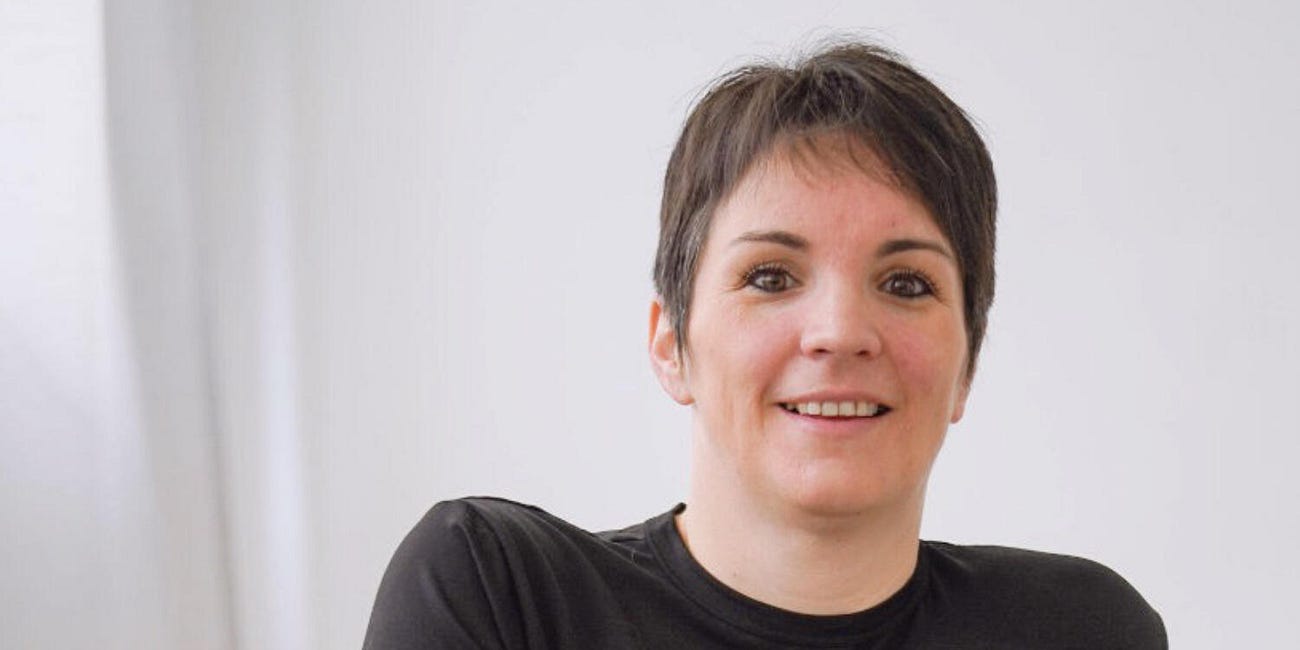 Elle devait arriver en fauteuil roulant. Elle est arrivée en marchant.