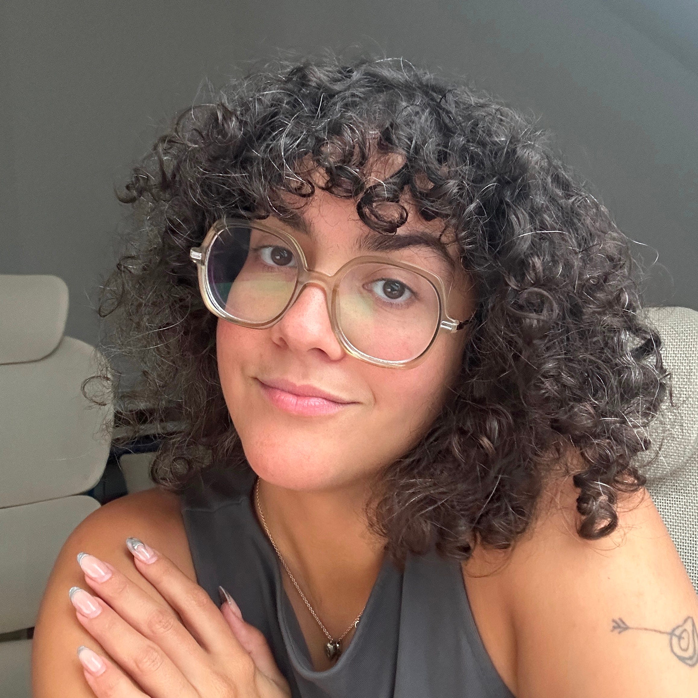 Victoria Lozada logo