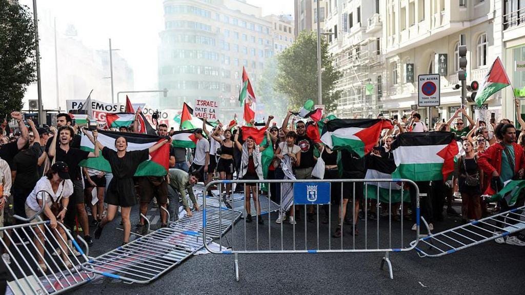 Vuelta a Espana: Final stage abandoned because of pro-Palestinian protests  in Madrid - BBC Sport