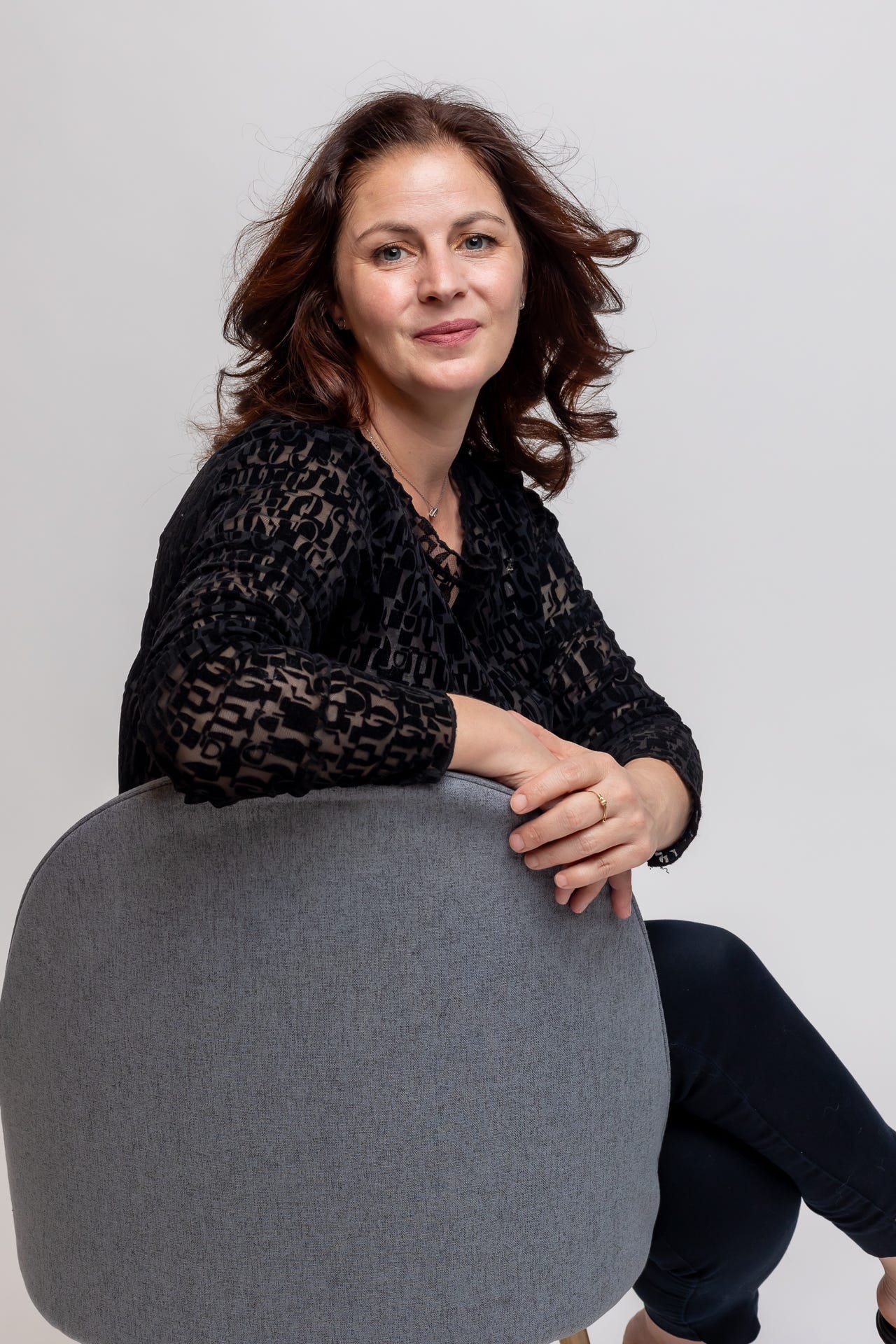 Terapia centrată pe emoții (EFT) explicată simplu: cum ajută relațiile și ce m-a învățat după 25 de ani de lucru cu oameni Terapia centrată pe emoții (EFT) explicată simplu: cum ajută relațiile și ce m-a învățat după 25 de ani de lucru cu oameni