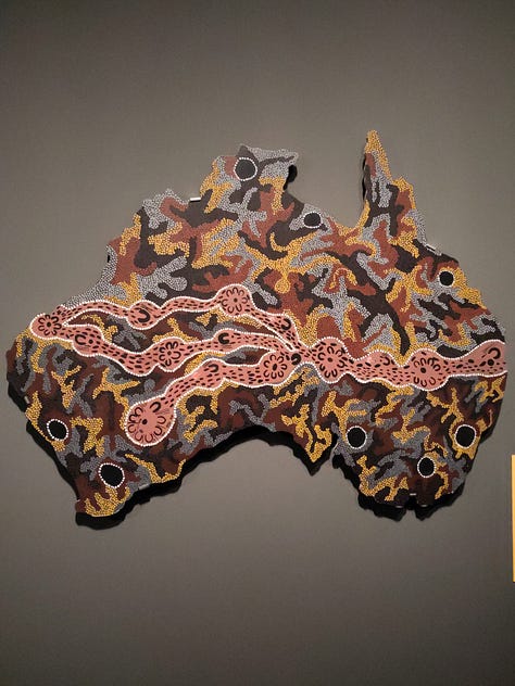Vues de l'exposition "Songline" au musée du quai Branly, Paris, 2023.