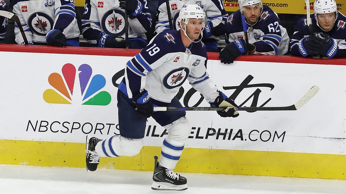 Jets’ Jonathan Toews Announces Retirement & Suggested Trade Sees Panthers Acquire Hellebuyck in Offseason Blockbuster