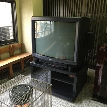 https://crtdatabase.com/user/pages/01.crts/86.sony/212.sony-pvm-4300/PVM-4300_1.jpg