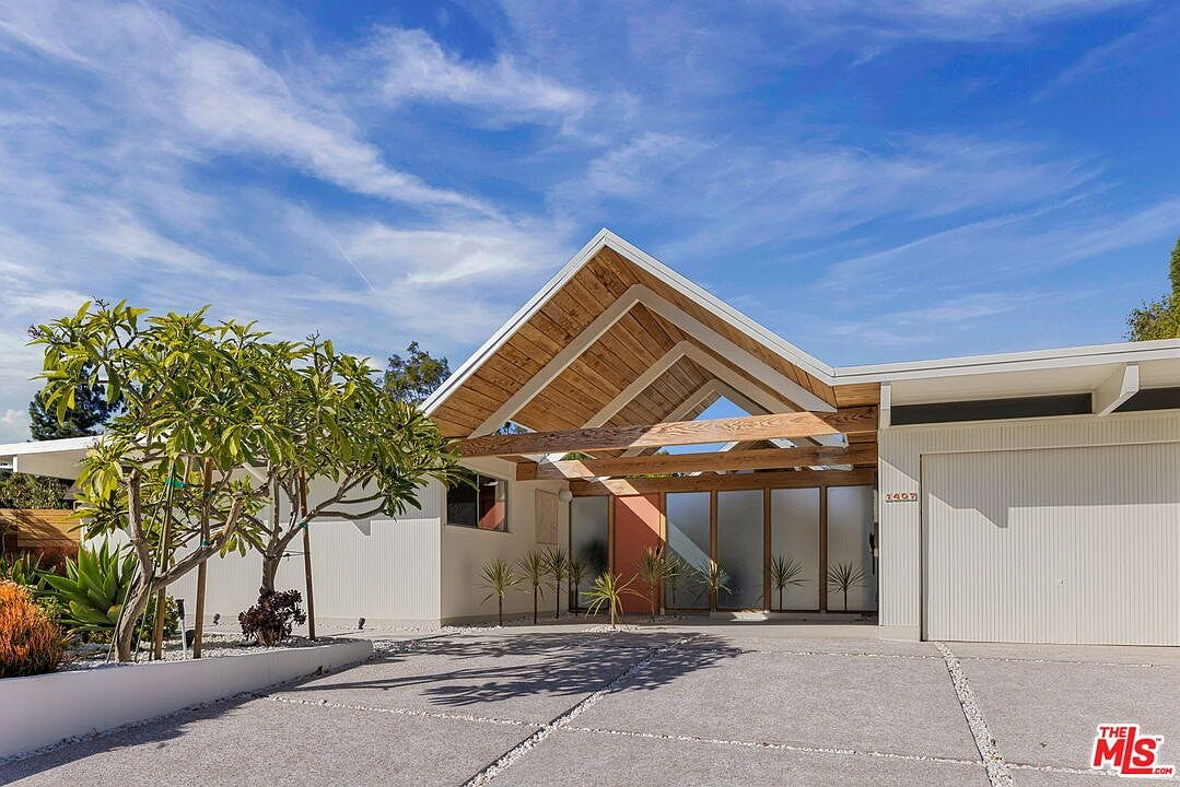 carousel photo #1 (MLS)