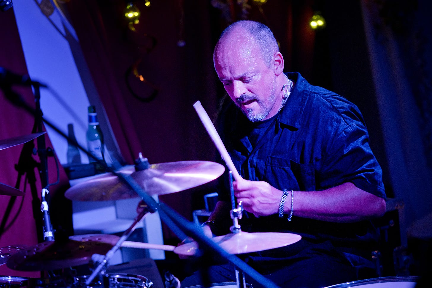Man playing drums - Hugo Danin with Starlite & Campbell