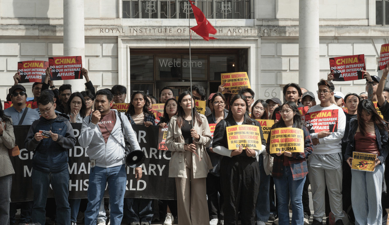 In front of the Embassy of the People's Republic of China in London, where Myanmar protesters gathered to demand that China stop interfering in Myanmar's internal affairs. In front of the Embassy of the People's Republic of China in London, where Myanmar protesters gathered to demand that China stop interfering in Myanmar's internal affairs.