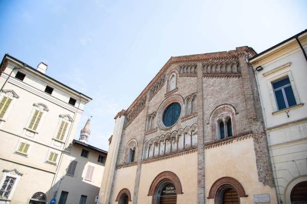 Il teatro San Domenico a Crema (Cr), il luogo scelto da Elena per il suo ritratto.