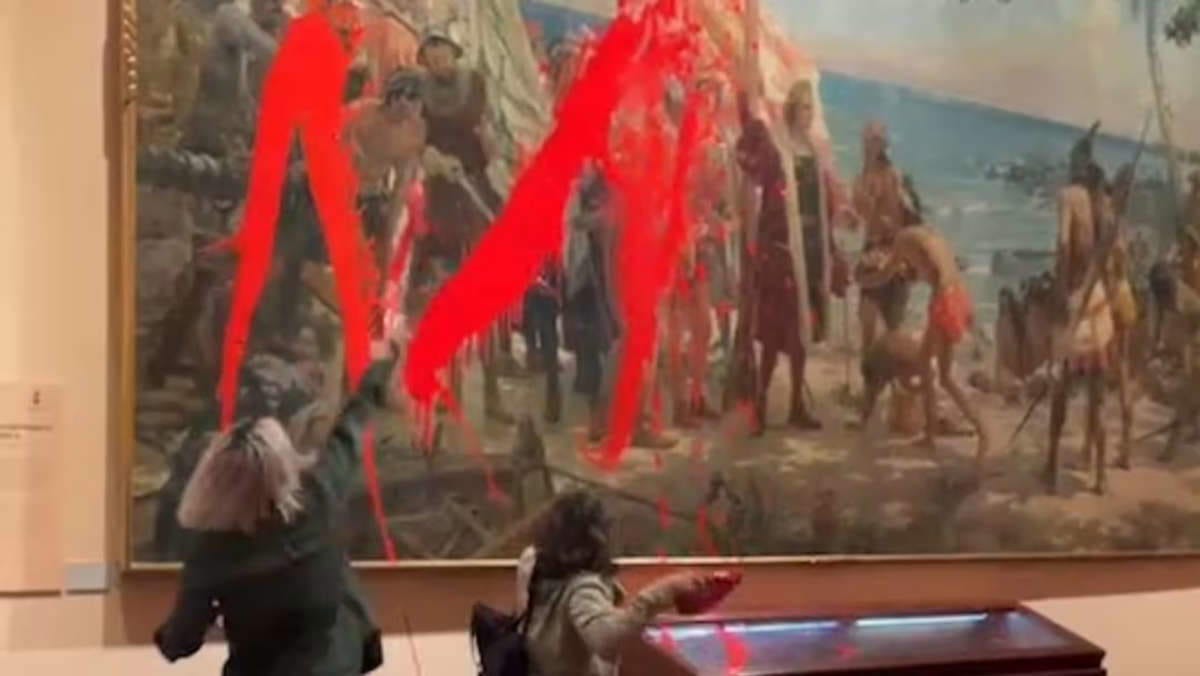 Madrid, activists throw paint at painting not protected by glass