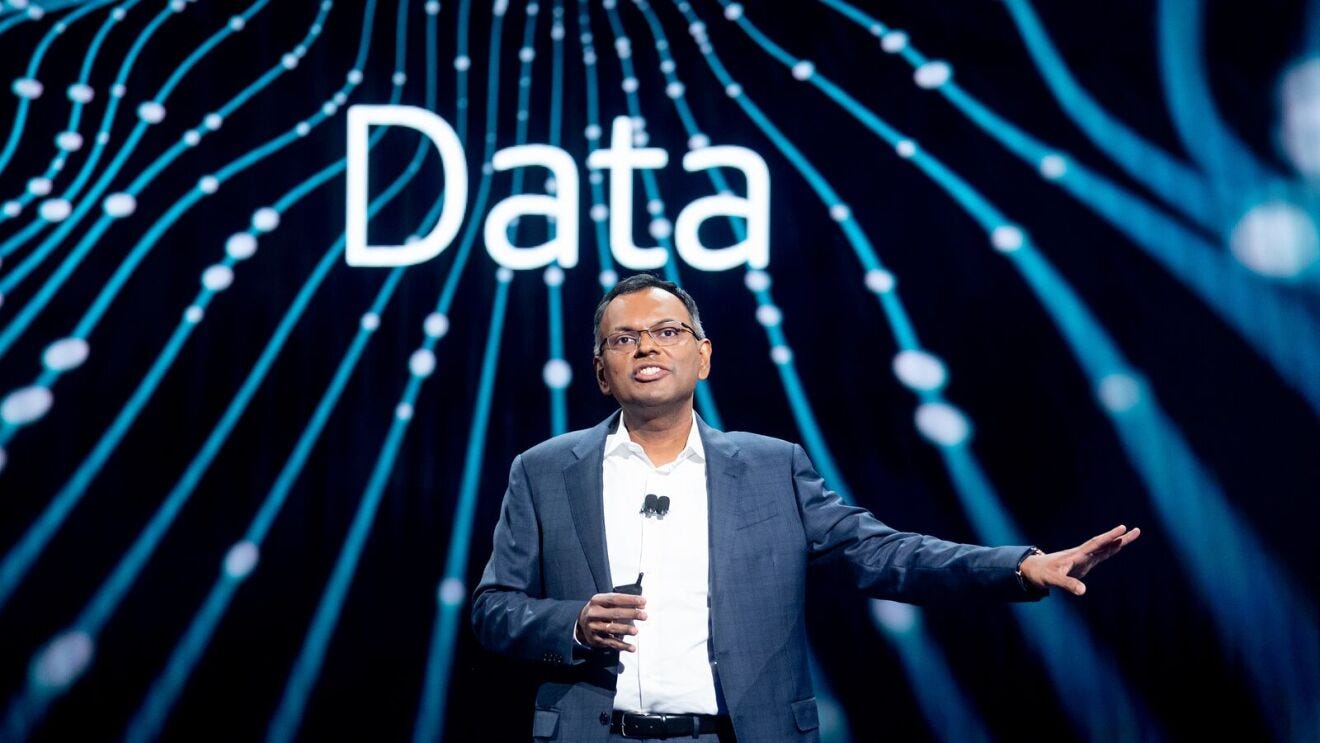 AWS re:Invent Dr. Swami Sivasubramanian, Vicepresidente de IA y Datos en AWS dando un discurso