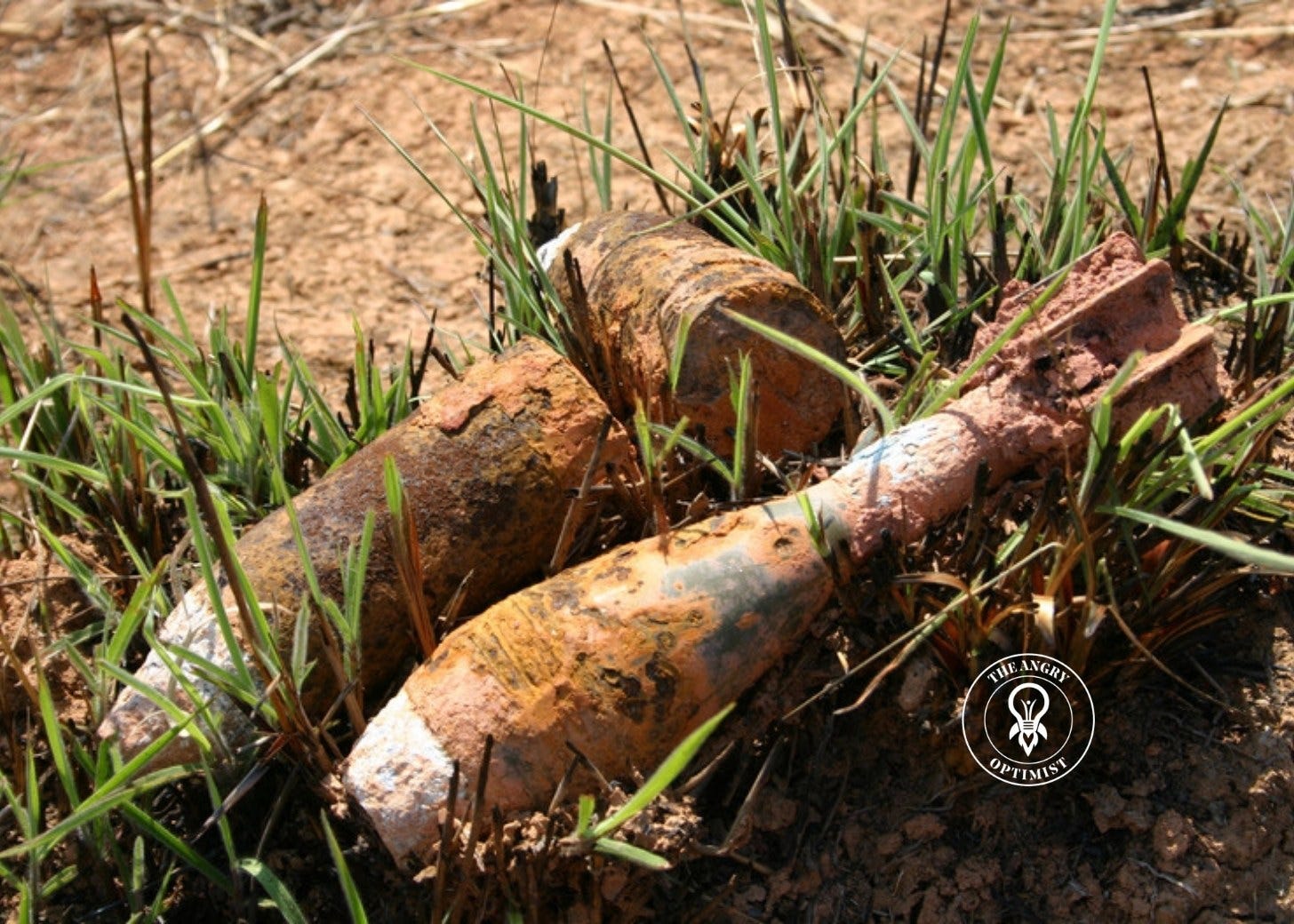 Oexploderad ammunition i gräset