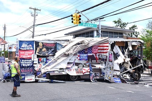Pro-Trump bus crashes on Staten Island, leaving 2 people homeless: 'That's  our life' - silive.com